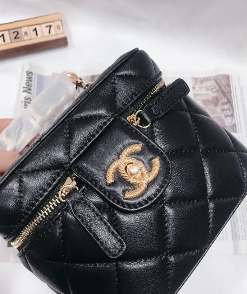 Chanel Shoulder Bag Size: 17*14*14