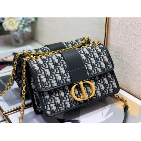 30 Montaigne Chain Crossbody Bag Size: 25.5cm