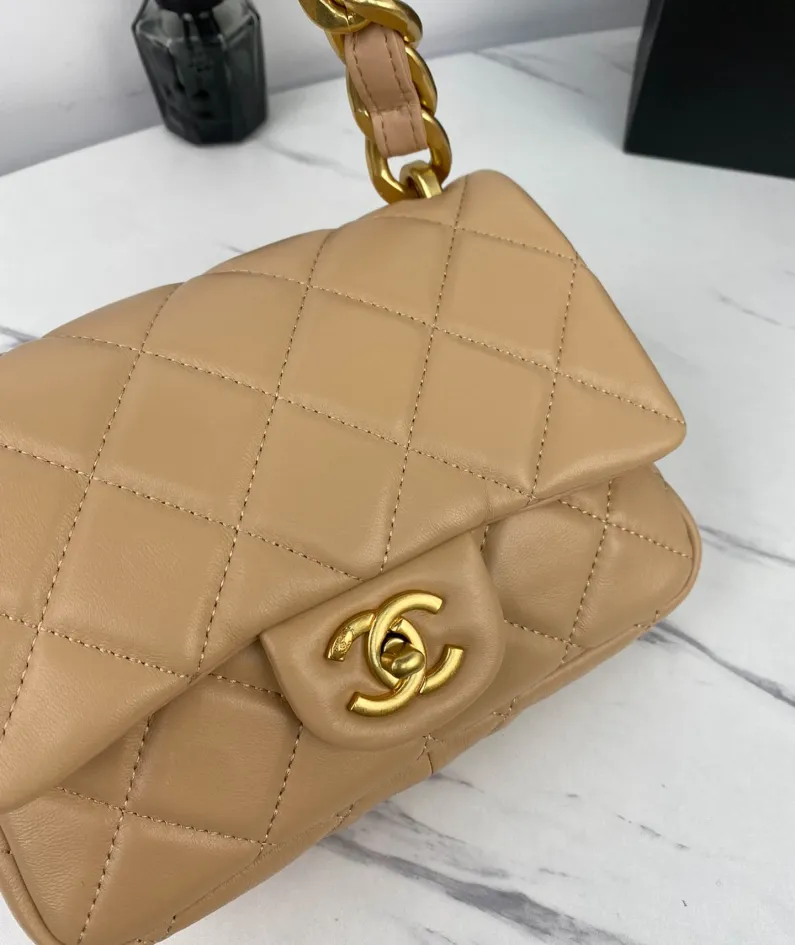 Large Gold Chain Underarm Bag Model Number: As3214
