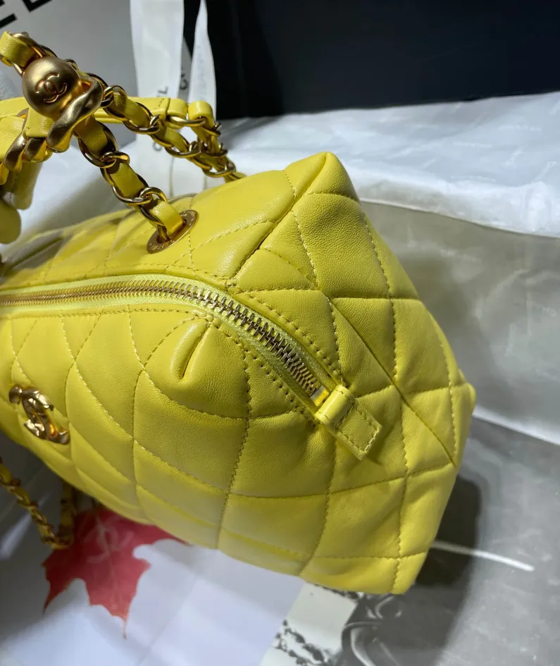 Chanel shoulder bag size: 22*10*15