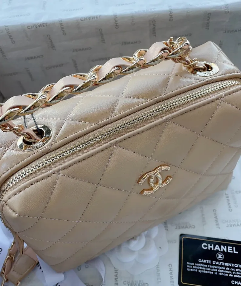 Chanel Size 23x15cm Style: 1015