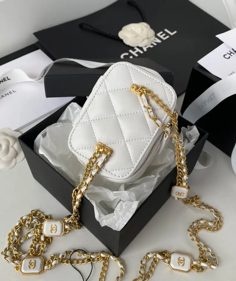Chanel size: 11*8.5*7cm