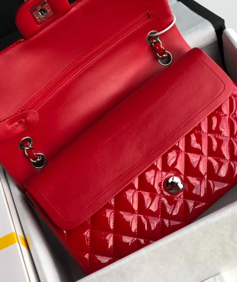 Chanel patent leather pouch size:25.5cm Ident No.: 1112