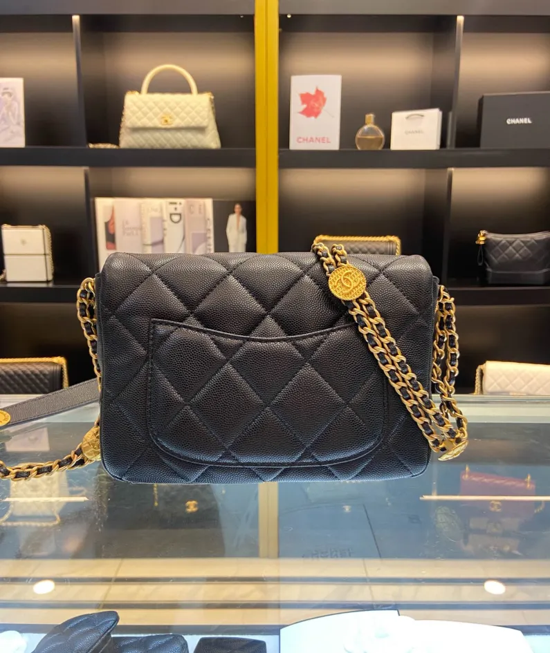 Chanel size: 21x14x6.5cm