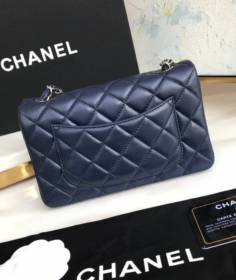 Lambskin Small Bag Size:20X13x7cm Model: 1116