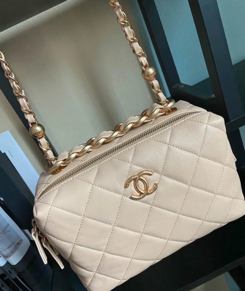 CHANEL Size: 22*10*15
