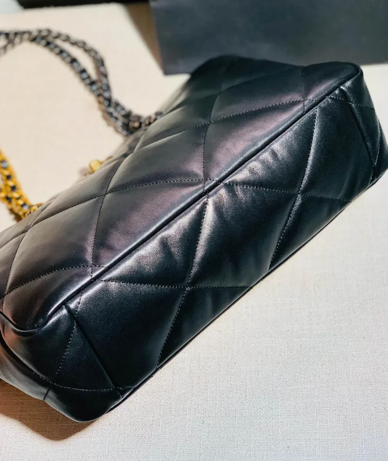 Lambskin Model: AS3519 Size: 30*37*10cm