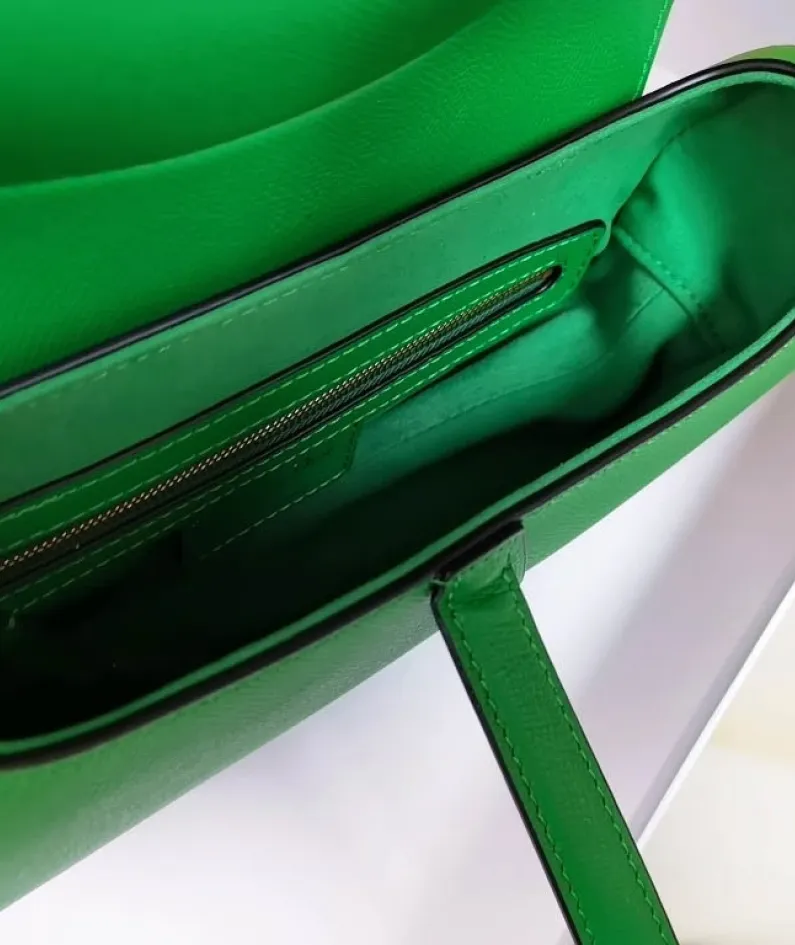 size:25.5X20X6.5cm