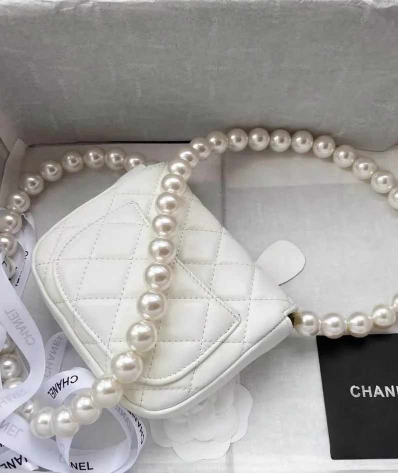 CHANEL round chain bag