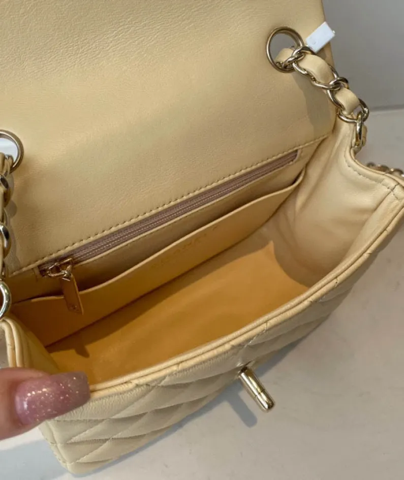 classic flap lambskin light gold buckle classic flap size:17cm