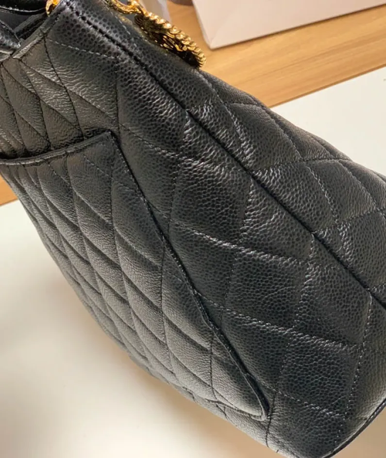CHANEL Size: 30x14X24cm,