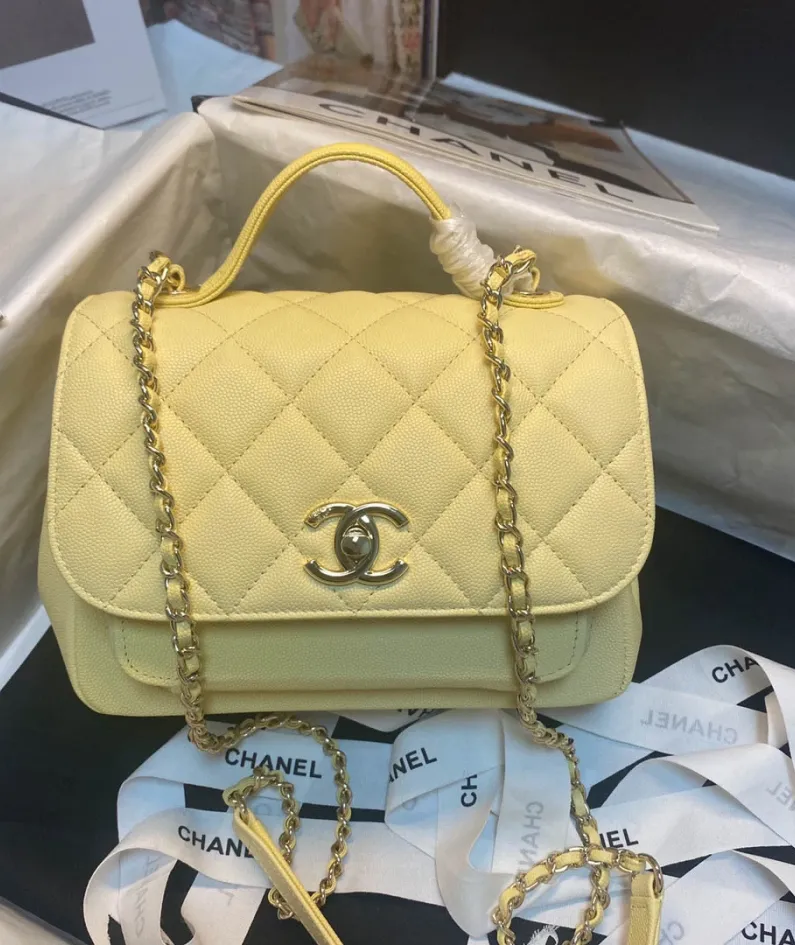 CHANEL pearl ball pattern size:19x7x14cm model number 93749