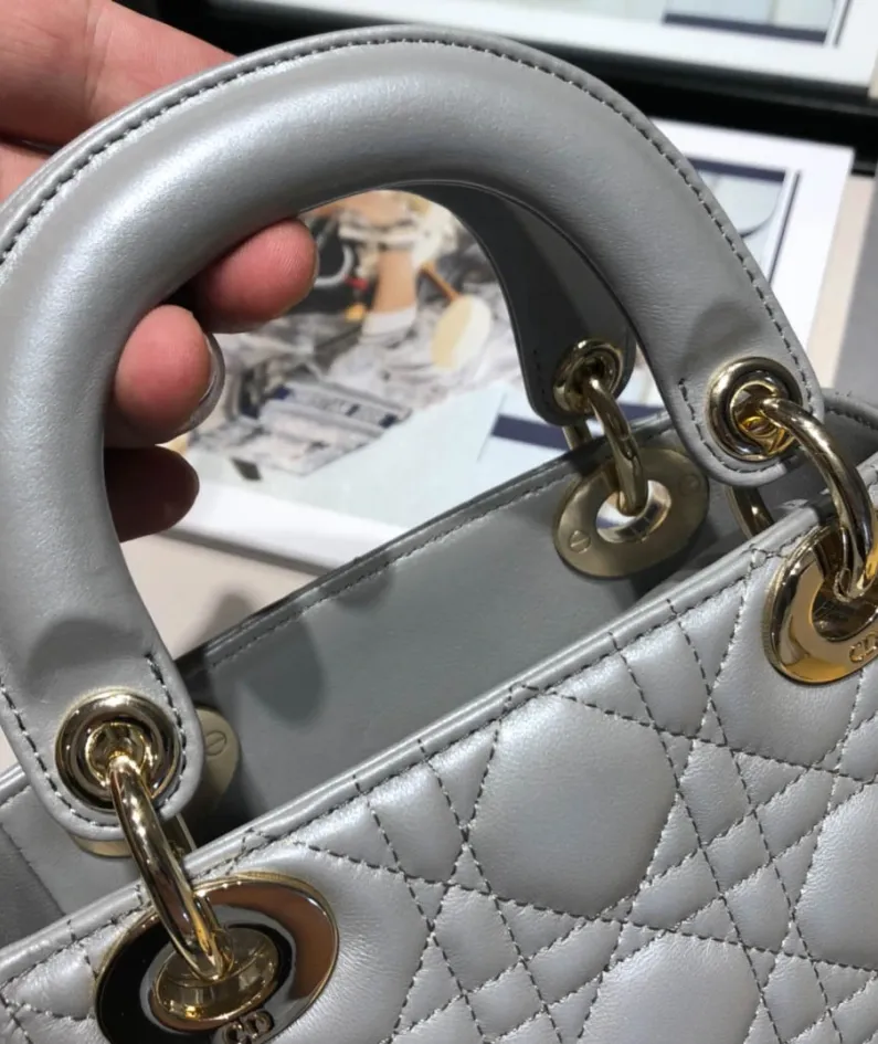 Classic size:17155cm Colour scheme: pearl grey