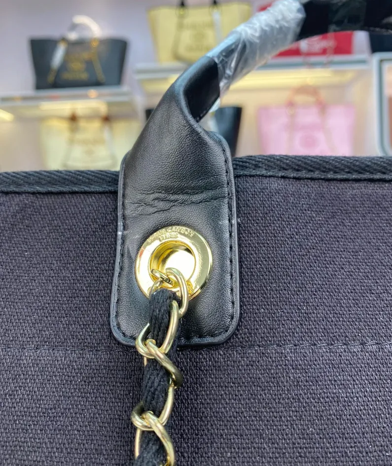 Chanel One Shoulder Handbag Size: 38*30*20 Style: 8820