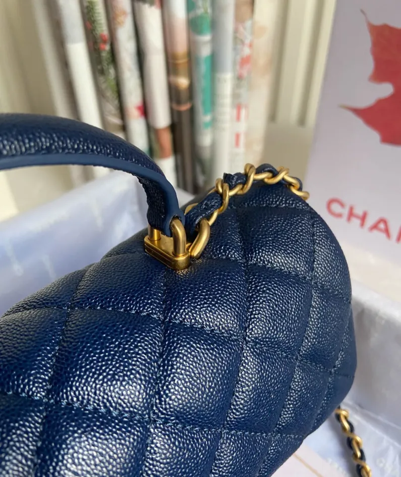 Handbag Size: 20x14x7 Model: AS243
