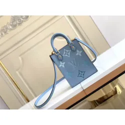 Louis Vuitton Size: 14.0 x 17.0 x 5.0 cm
