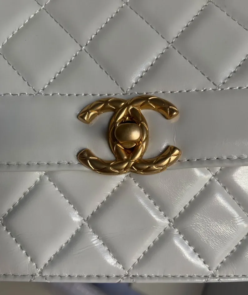 Chanel Vintage Hardware Model: AS2715 Size: 23cm