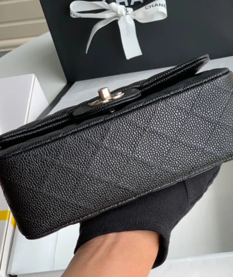 Lambskin Small Bag Size:20X13x7cm Model: 1116