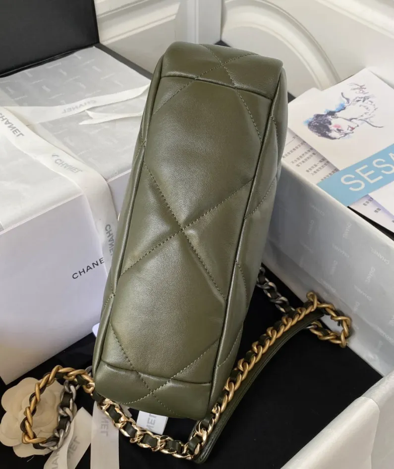 Chanel Size: 19cm Style: 81225 White
