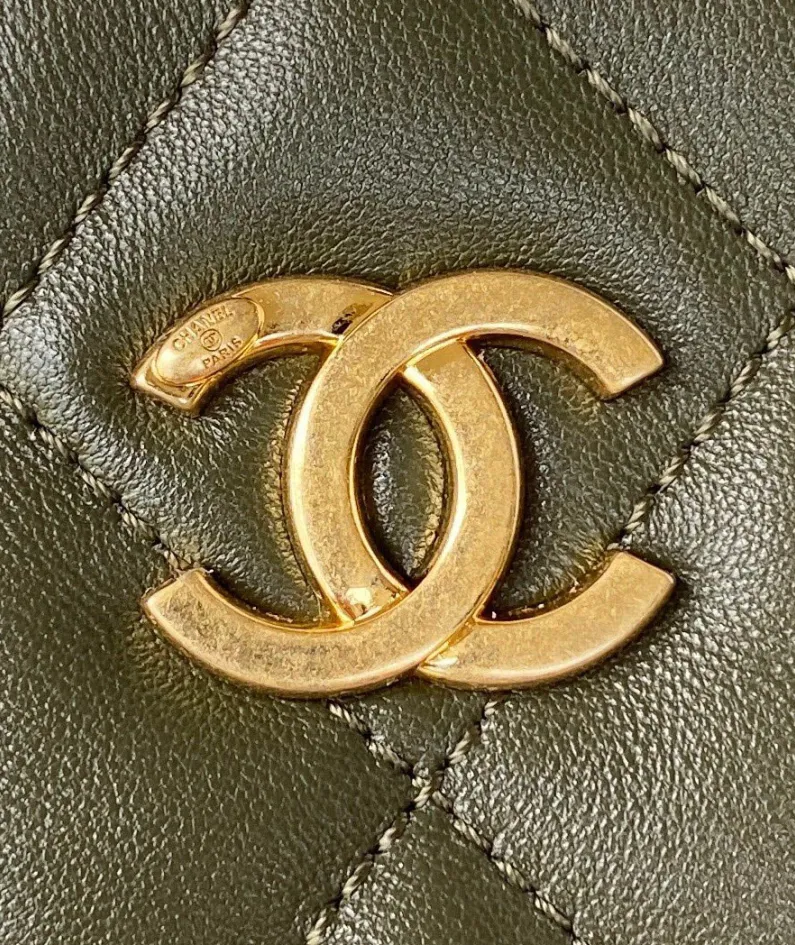 Size: 17.5X24X6cm