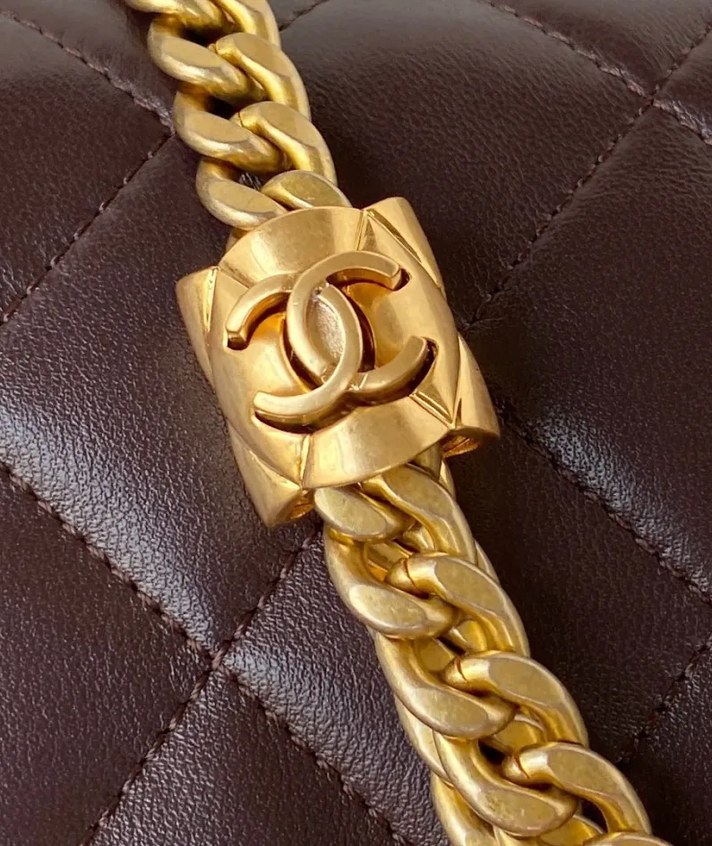Lambskin Size: 16*25*10cm