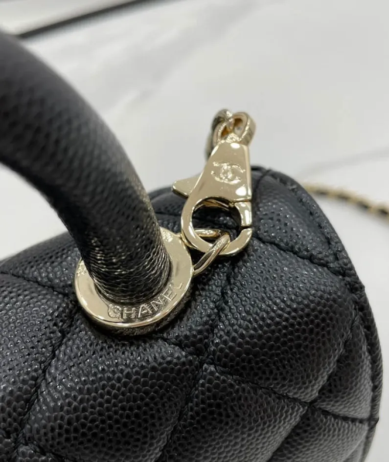 Chanel Size: 19cm*23cm*28cm Model: AS2215/92990/92991