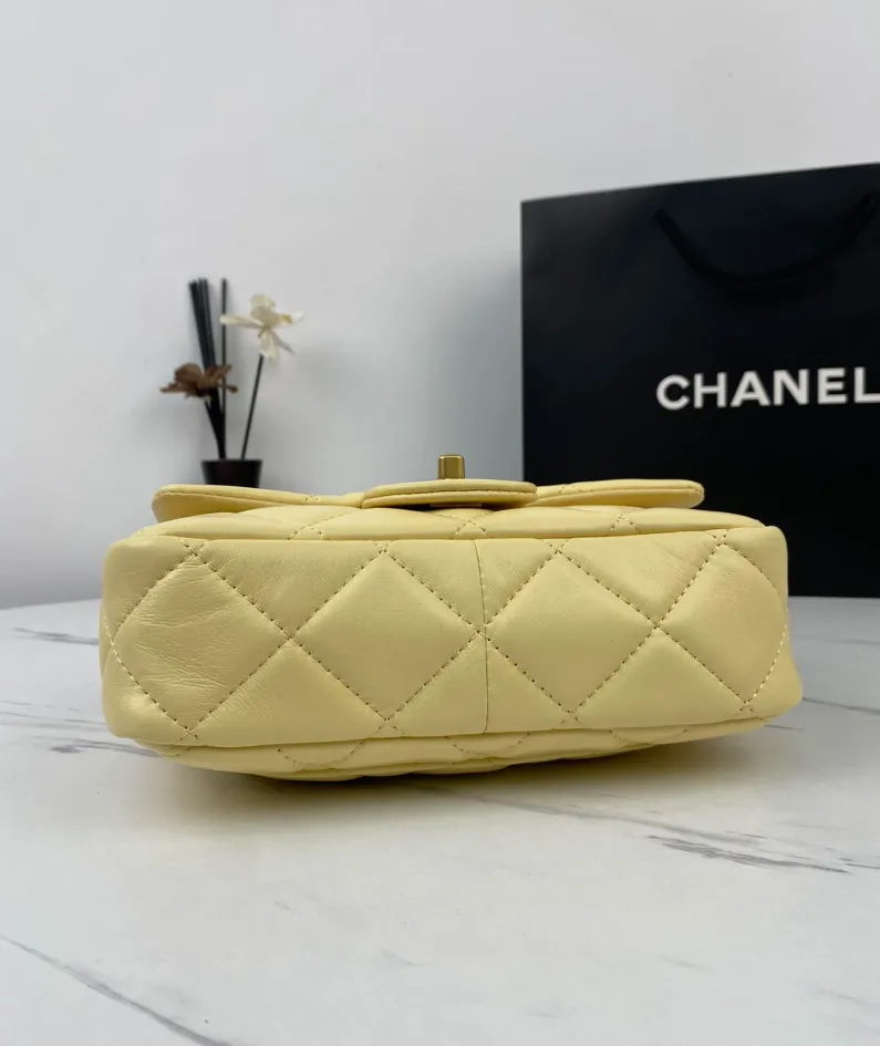 Large Gold Chain Underarm Bag Model Number: As3214