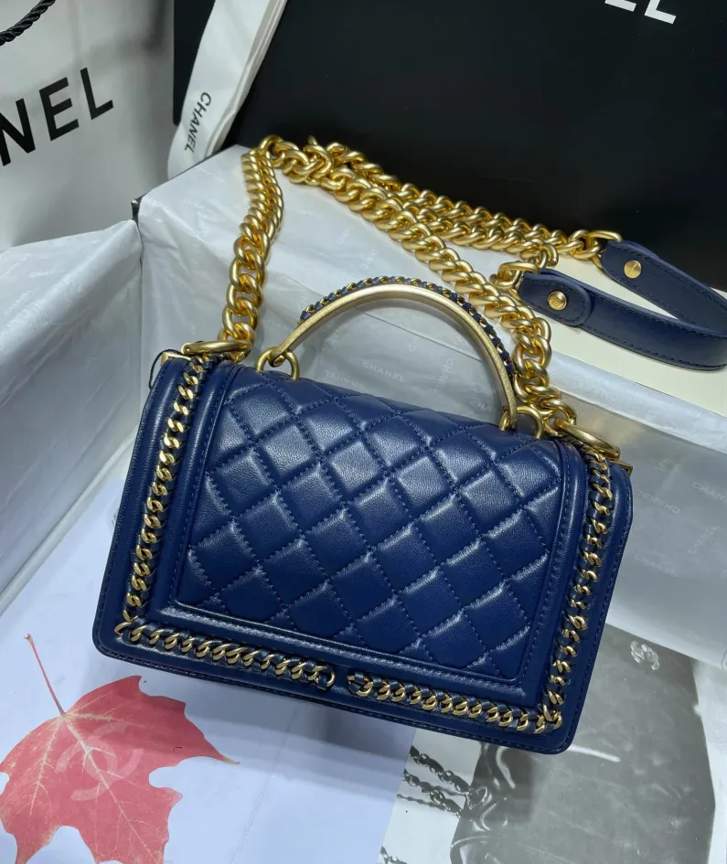 CHANEL wrist bag Size: 20
