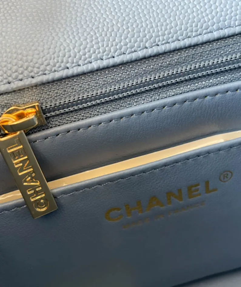 Light Silver Metal Bag Size: 17cm Ident No.: 01115