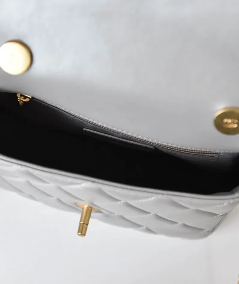 Chanel Sheepskin Model: AS2734 Size: 14X19X4Cm