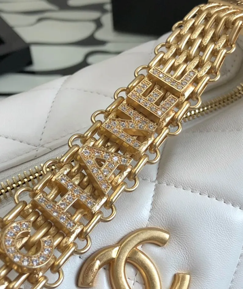 Lamb Leather Metal Chain Size: 18*21*12cm Model Number: 0026