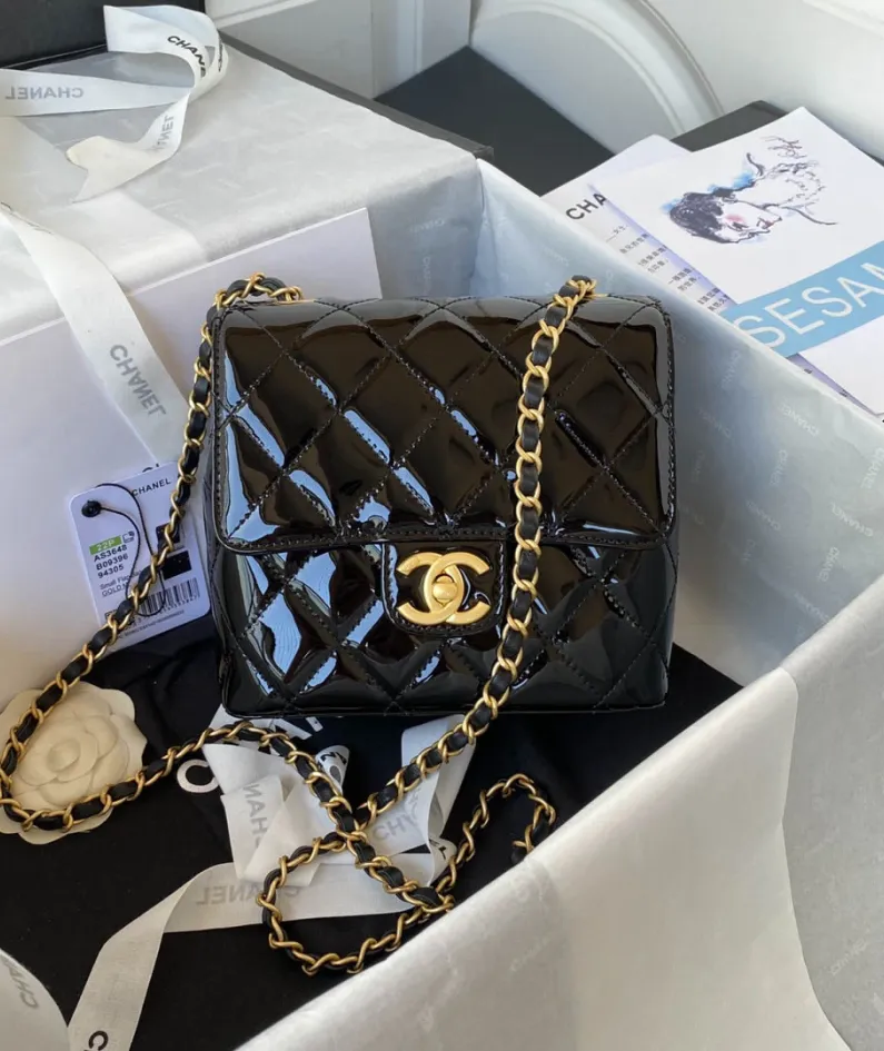 Lambskin size: 17X14.5X7.5cm