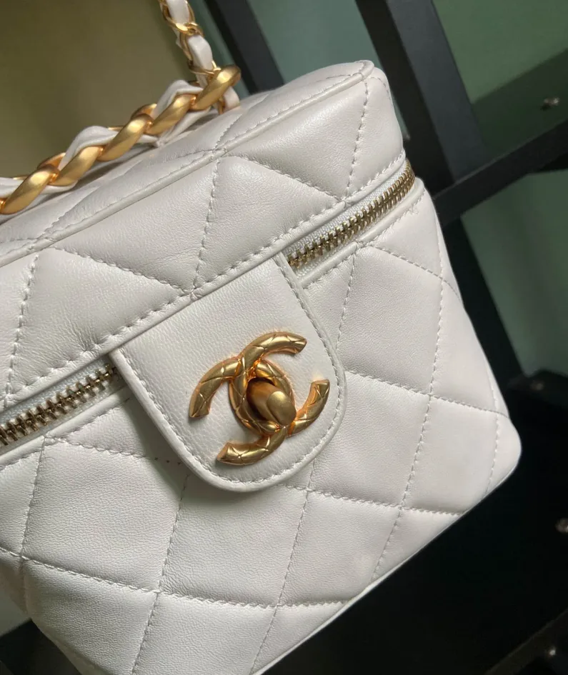 CHANEL size 16.5/16.5/15