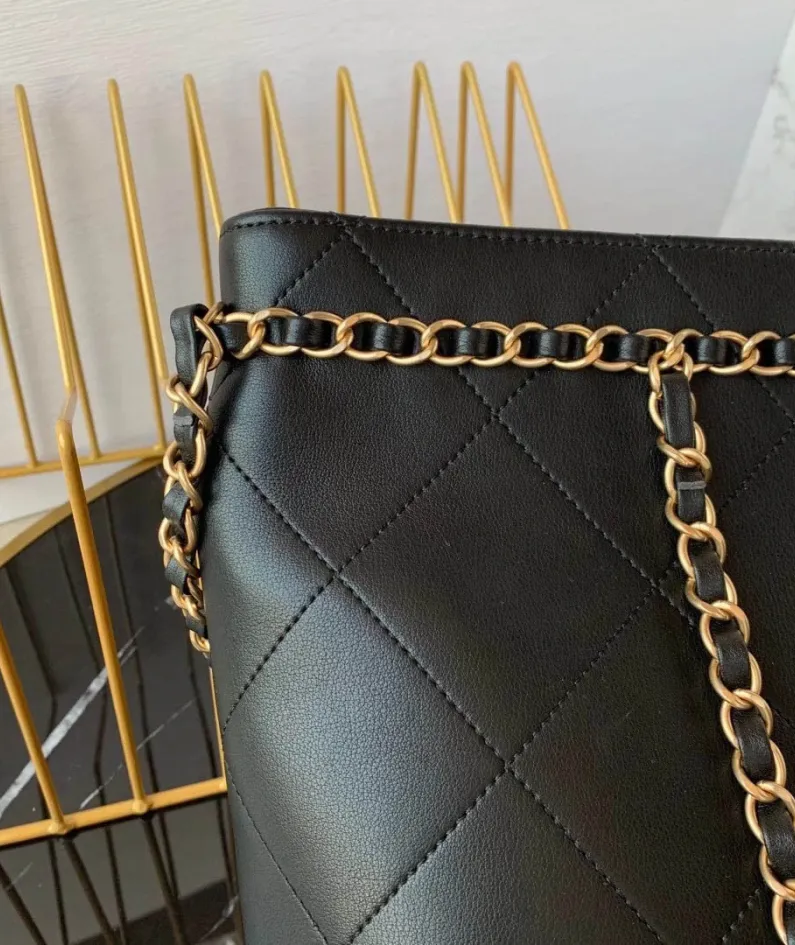 CHANEL Size: 28*26*14CM