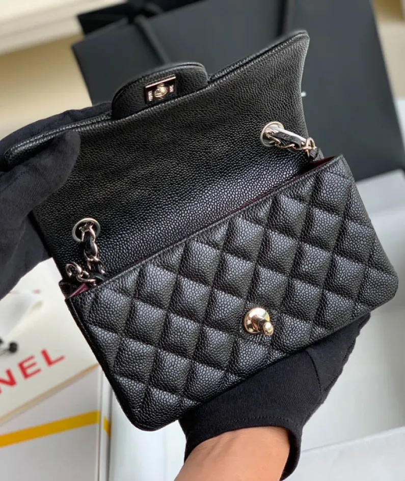 Lambskin Small Bag Size:20X13x7cm Model: 1116