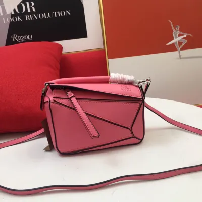 Calfskin Size: 18*12.5*8cm Model: 0150