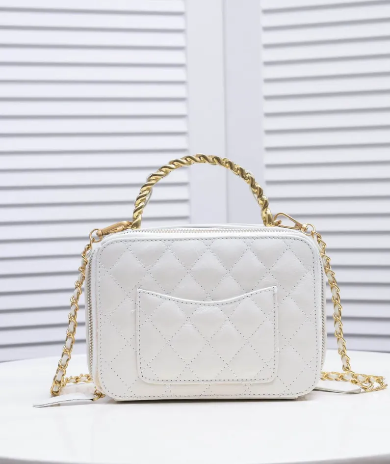 Chanel Size: Large 13.5*18.5x7.5cm Style Number: 9055