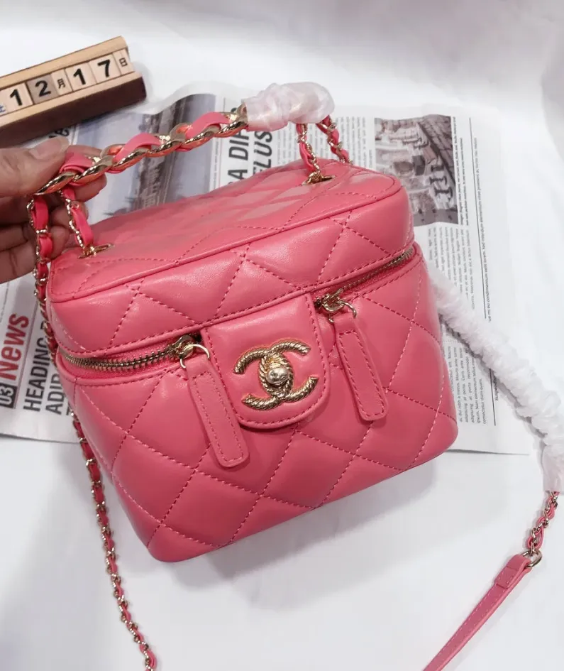 Chanel Plaid Size: 17*14*14