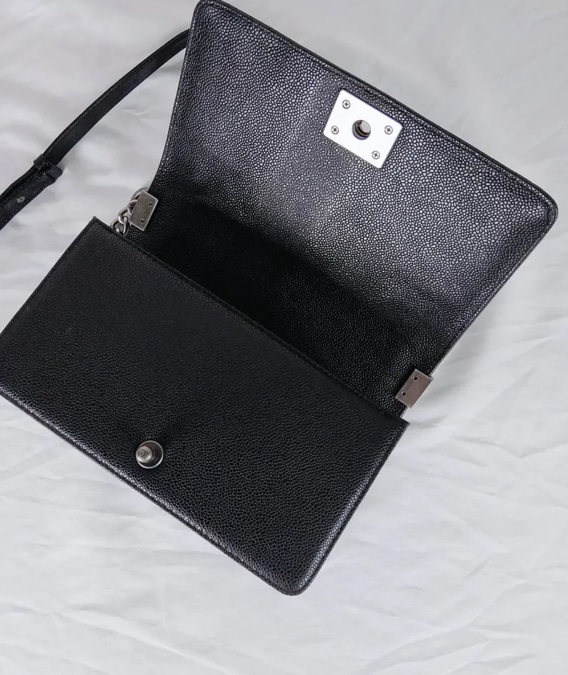 Lambskin Size: 25*16*9cm Style: 67086-2