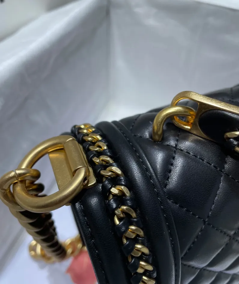 CHANEL Wrist Bag Model: 67086-1 Size: 25