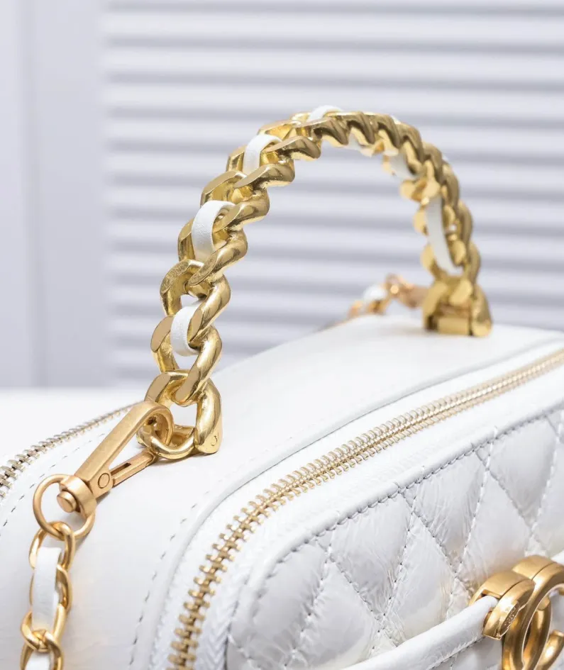 Chanel Size: Large 13.5*18.5x7.5cm Style Number: 9055