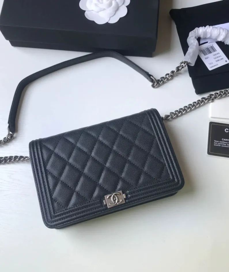 CHANEL Style: 81969 Size: 19x12.5x3cm