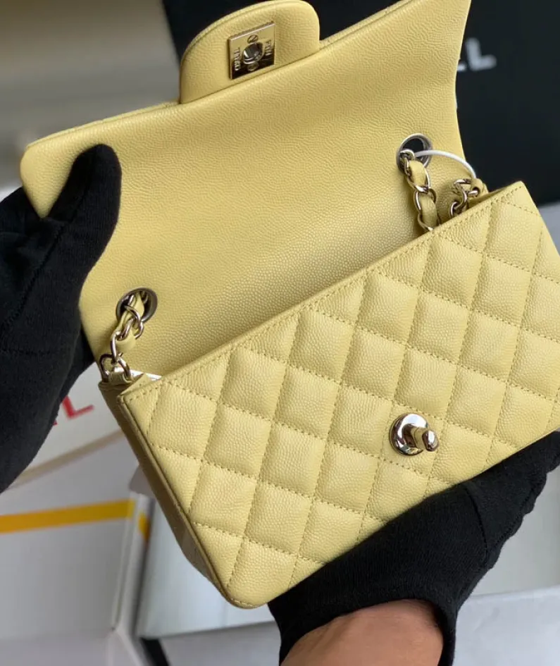 Lambskin Small Bag Size:20X13x7cm Model: 1116