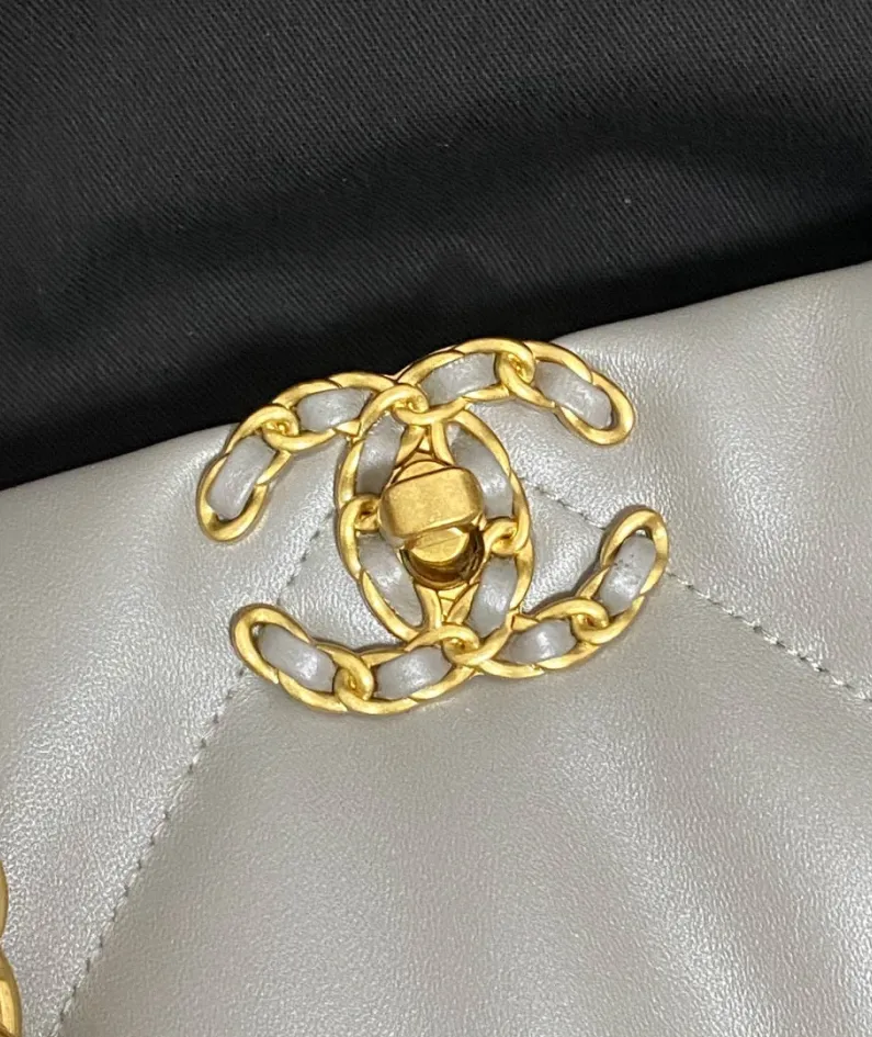 Chanel Style: AS3660 Size: 264010cm