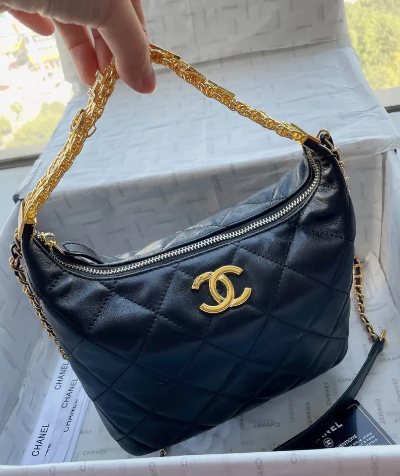 Chanel Style: 205 Size: 23x21cm