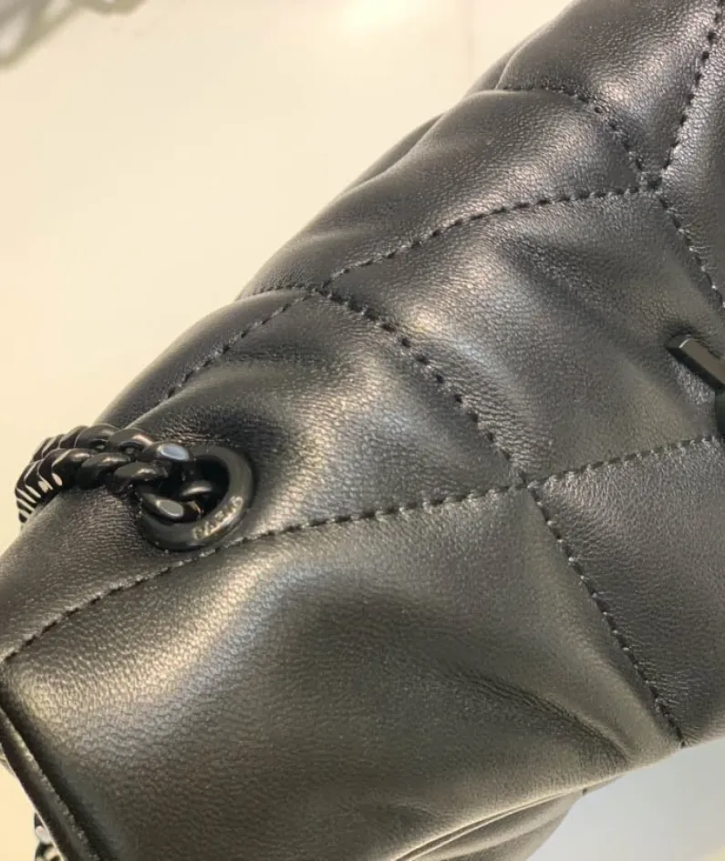 LOULOU PUFFER Lambskin bag Size: 23x15.5x5.8cm Model: 620333