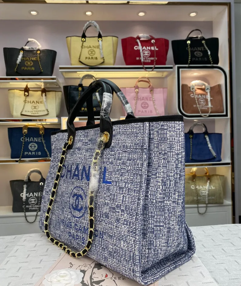 Chanel One Shoulder Handbag Size: 38*30*20 Style: 8820