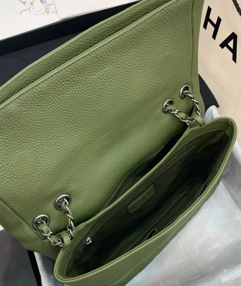 CHANEL shoulder bag Model 8095# Size: 32X7.5X19CM