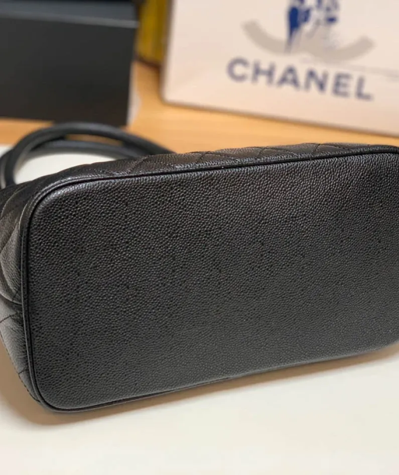 CHANEL Size: 30x14X24cm,