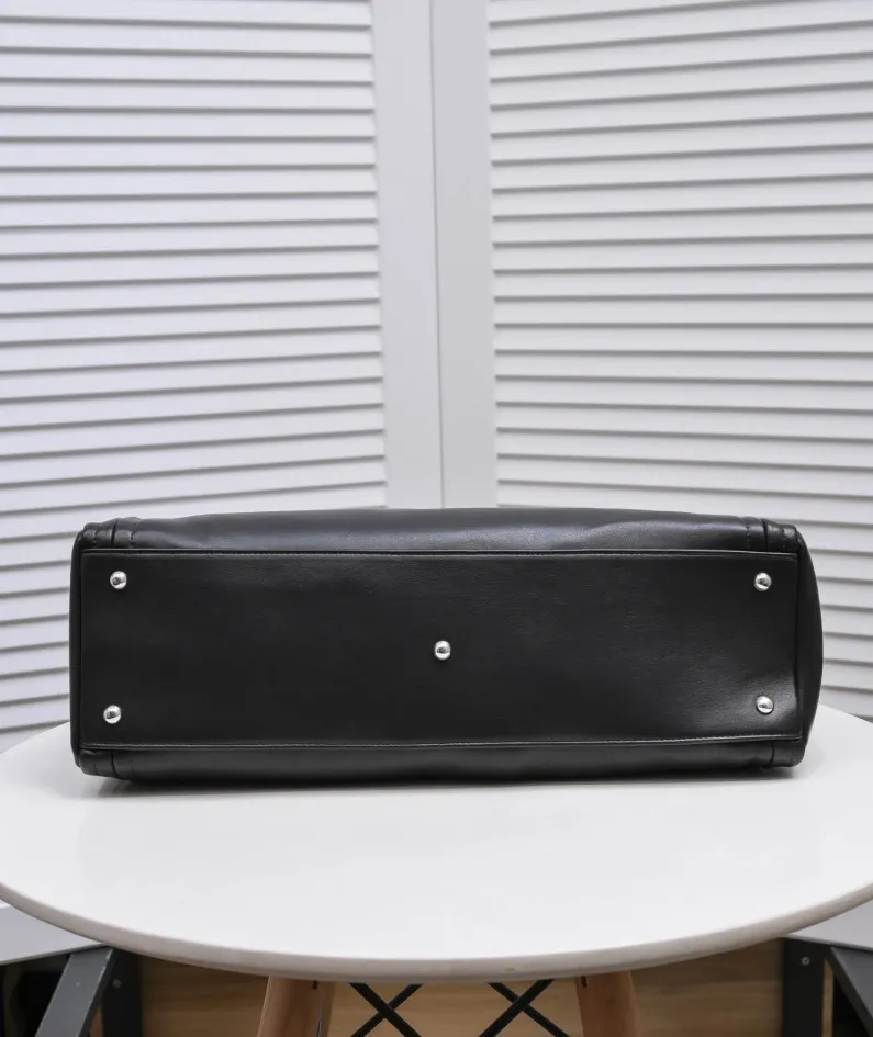 Chanel Style: 9068 Size: 42x29cm